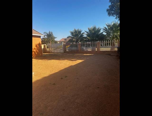 2 BEDROOM HOUSE FOR SALE IN BIRCH ACRES